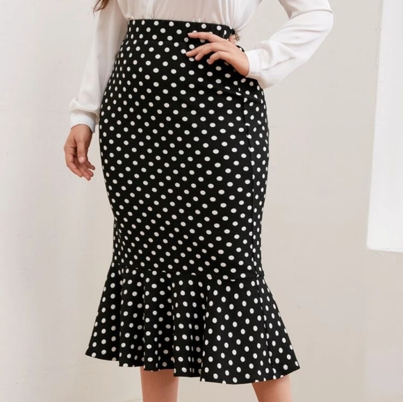 Curvy+ Elegant Polka-dot Mermaid Style Skirt - Picture 3 of 6